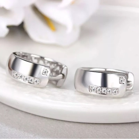 Elegant 925 Silver Hoop Earrings White Sapphire - Picture 3 of 5